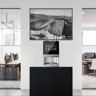 Vers gemalen koffie-machine met touchscreen en 3 instantcontainers